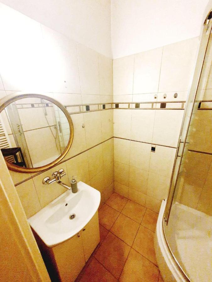 Main Square Rooms Краков Экстерьер фото